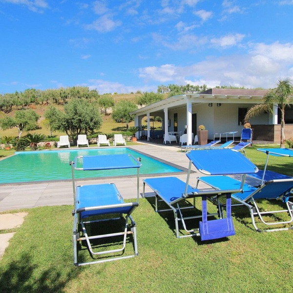 Modern property with Private Golf Practice, Private Pool, Garden, WiFi, Sea VIew