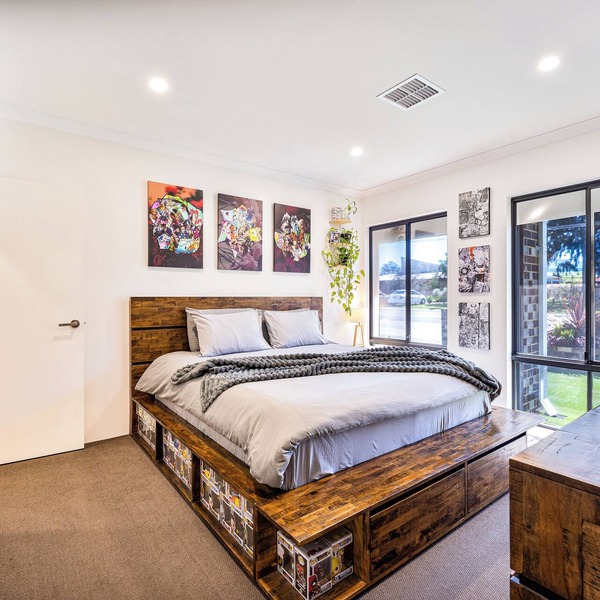 Modern King Suite Private Ensuite, Double Shower, 75″ TV & Free Parking