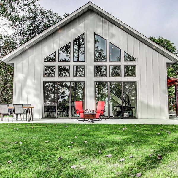 Modern Lake Home - 4 Acres - Private Lakefront - Floor to Ceiling Windows