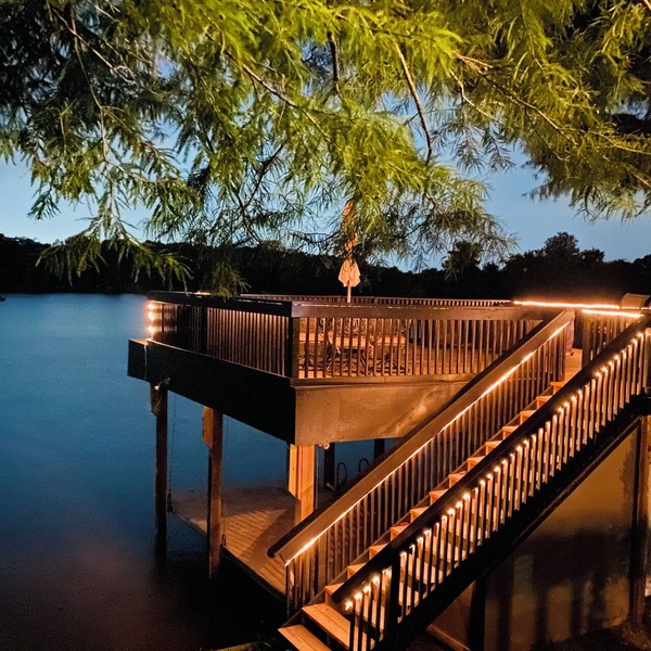 Modern Lakefront Treehouse with Pedal boat, 2 Kayaks, Sun Deck and Arcade