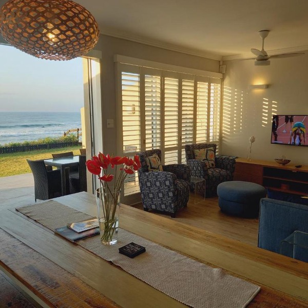 Modern & Luxurious Beachfront Villa