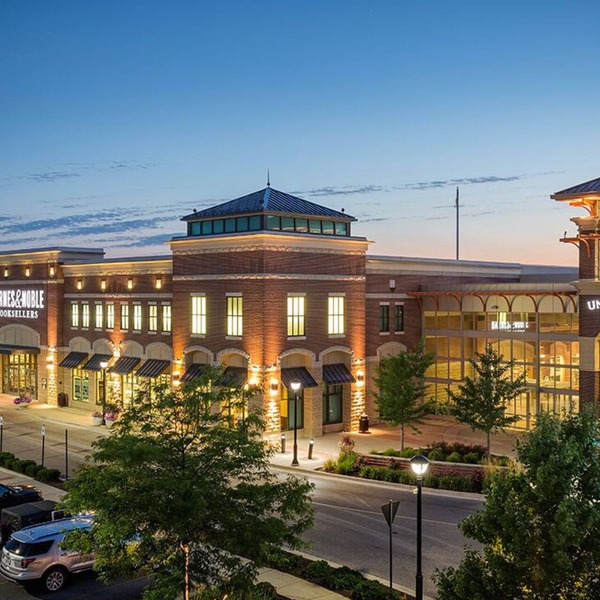 Modern, Luxurious, & Cozy 2 BR Condo w/Many Amenities [Families, Couples, Etc.]