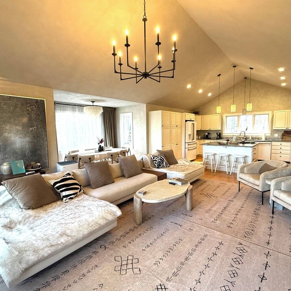 Modern Luxurious House/Sauna/HotTub/Fire Pit/Garden/Cinema Room-10 min to Town