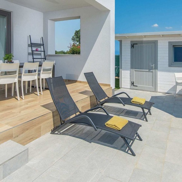 Modern luxurious villa for 8- 10 people with private swimming pool near Porec