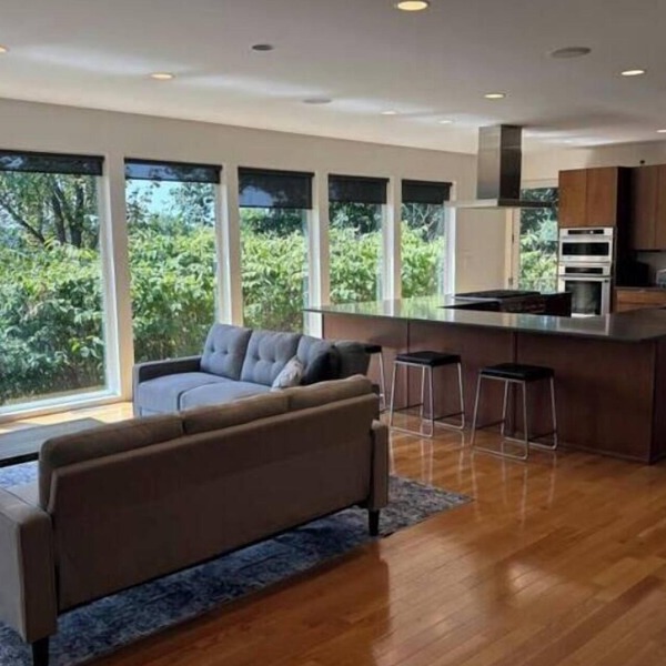 Modern Luxury steps 0.4 mi from Stadium
