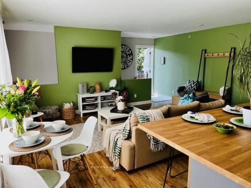 Modern Maple Flat