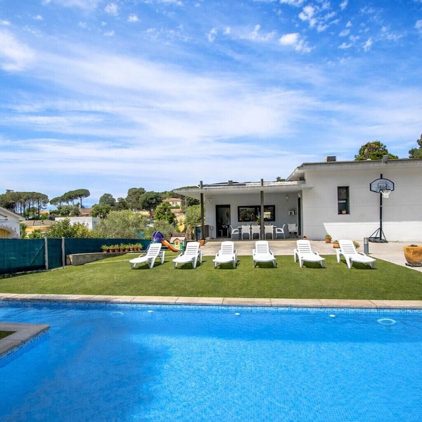 Modern Marvel - 26km to Costa Brava beaches!
