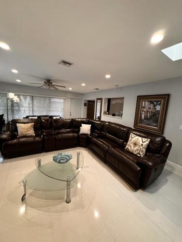Modern Miami Oversized 3 Bedroom in Central Location