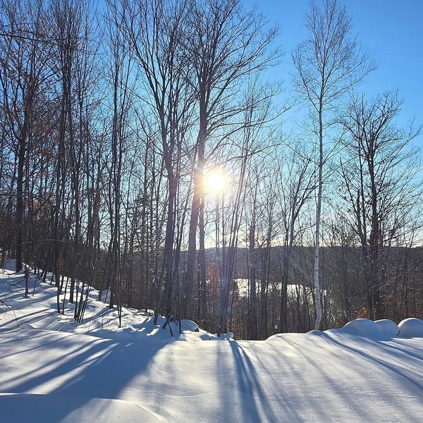 “Modern Mountain Retreat with Panoramic Views – 2BR, Sleeps 6, Ski or Retreat