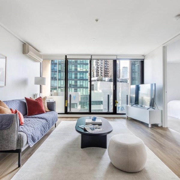 Modern Nomads Summit Southbank Sleek 2BR Resort Living with Gym and Pool