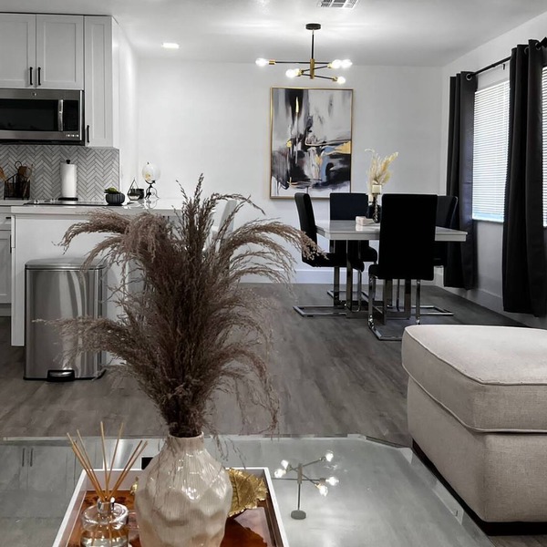 Modern NY style remodeled 2bedroom 2 bathroom in Hollywood FL