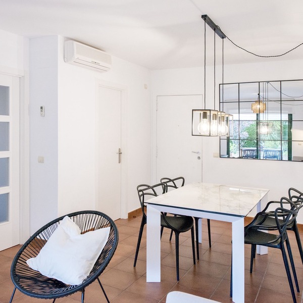 Modern Oasis by the sea. Luxurious urb with pool