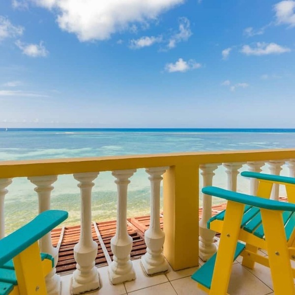 Modern Oceanfront Aruba Chalet w spectacular view
