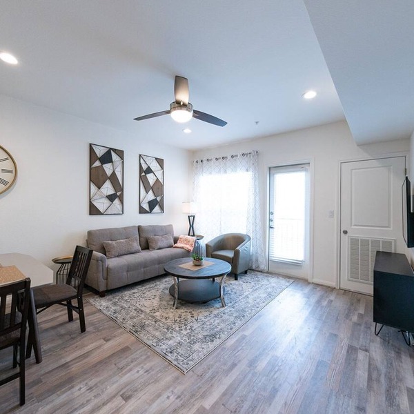 Modern One Bedroom + Study private condo unit|2P