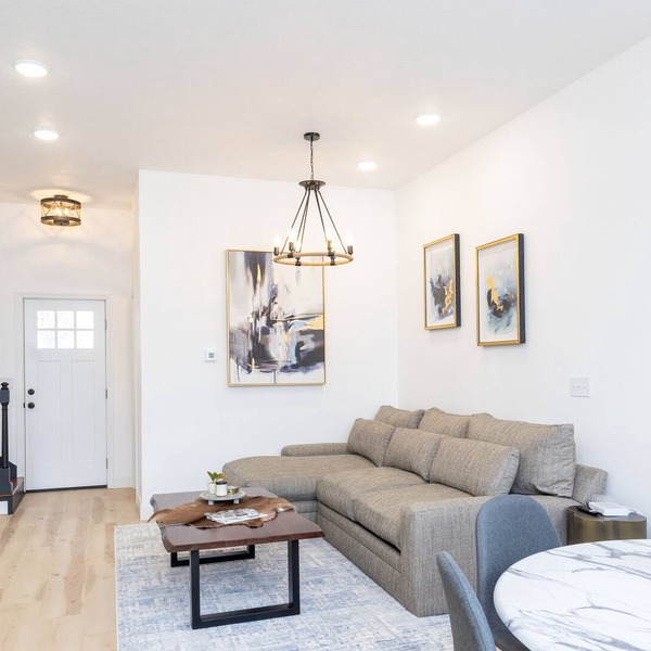 Modern open floor plan. Pet friendly! Grill for 2024 season