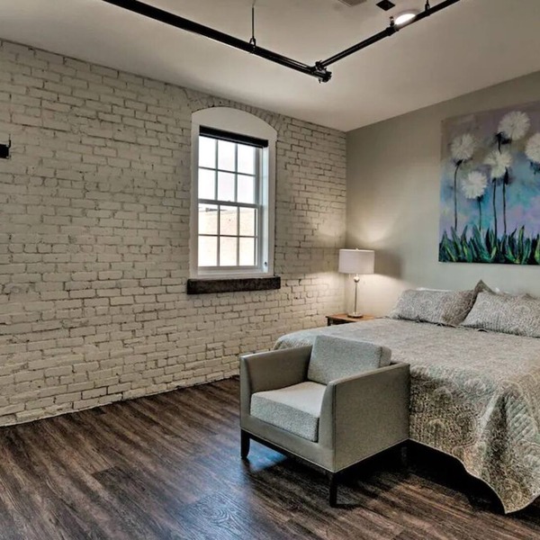 Modern & Private Downtown Hickory Guest Retreat!