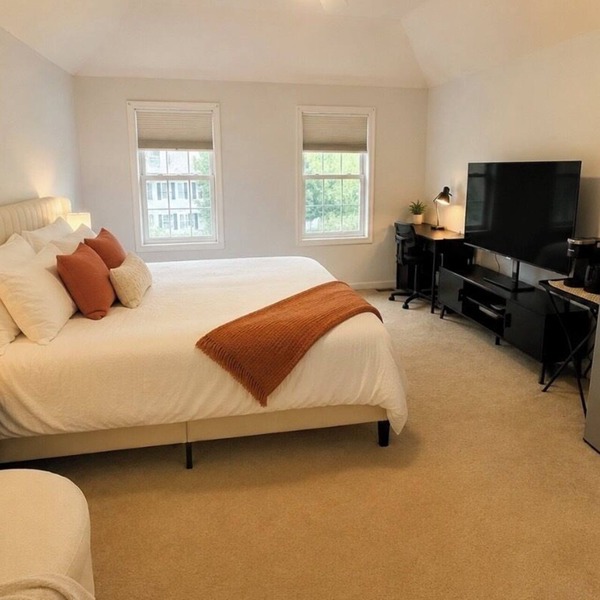 Modern Private Master Suite with Private Bathroom Near Boston