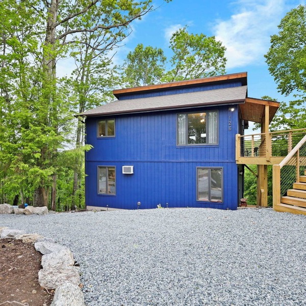 Modern, Private, Quiet, Long Range Views Cabin, Walk to Beech Mountain Club