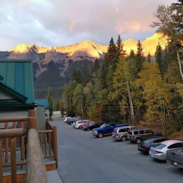 ❤ Modern Rustic 2BR 2BTH Mountain Chalet close to Banff
