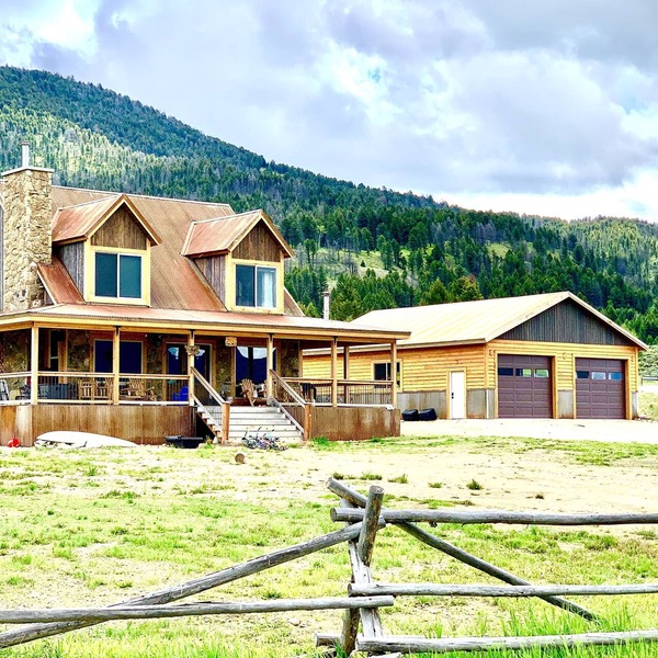MODERN RUSTIC CABIN WITH WATER ACCESS AND BOAT DOCK [SLEEPS 17]
