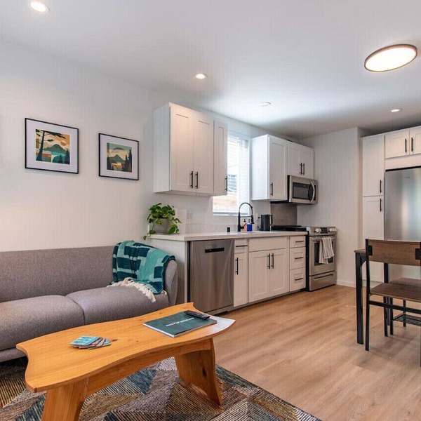 Modern Seattle Townhome Near Downtown & Parks