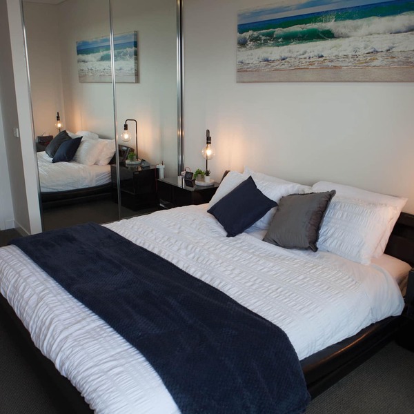 Modern spacious 1BDR, wifi, EV charging & parking, close to shops