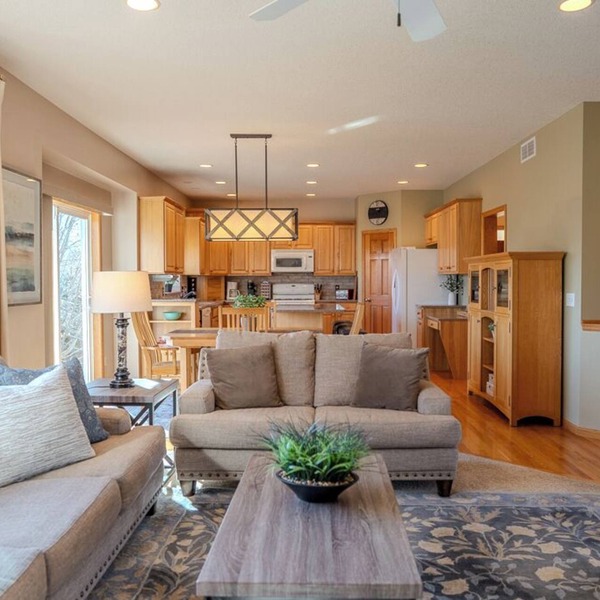 Modern & Spacious 5‑Bedroom Family Home – Near Twin Cities