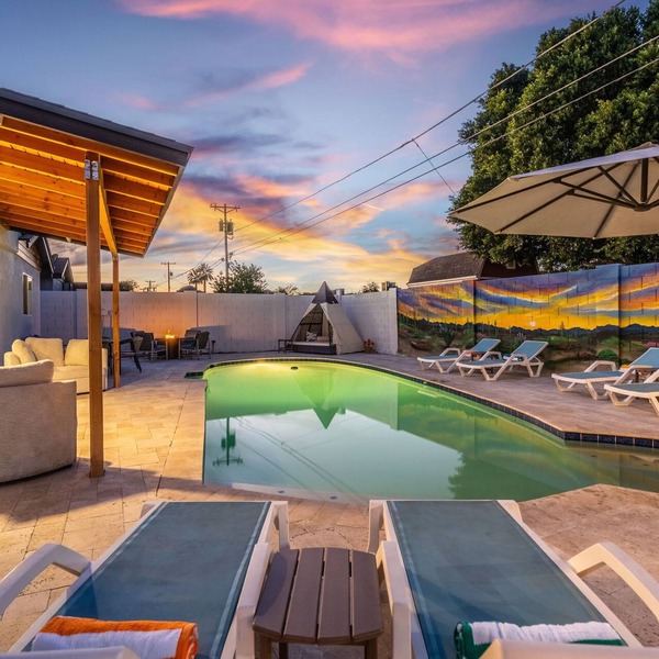 Modern, spacious 6 BR/4 Bath house close to Old Town Scottsdale with Heated Pool