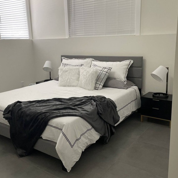 Modern spacious 2 bedroom apartment, close to all amenities