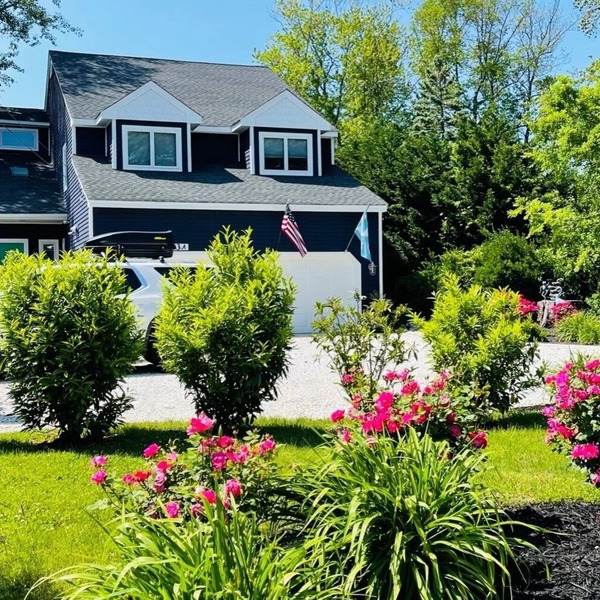 Modern, Spacious, Pet-Friendly Cape Mackie!