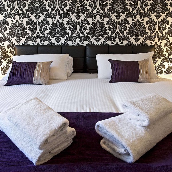MODERN, SPECIOUS, CENTRAL LOCATION, 3 BEDROOMS , 2 BATHROOMS , FREE CAR PAR