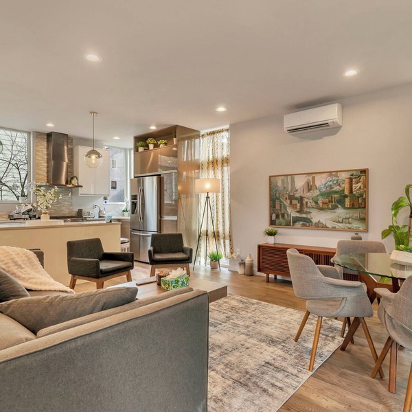 Modern Standalone 3-bedroom townhome in vibrant Seattle