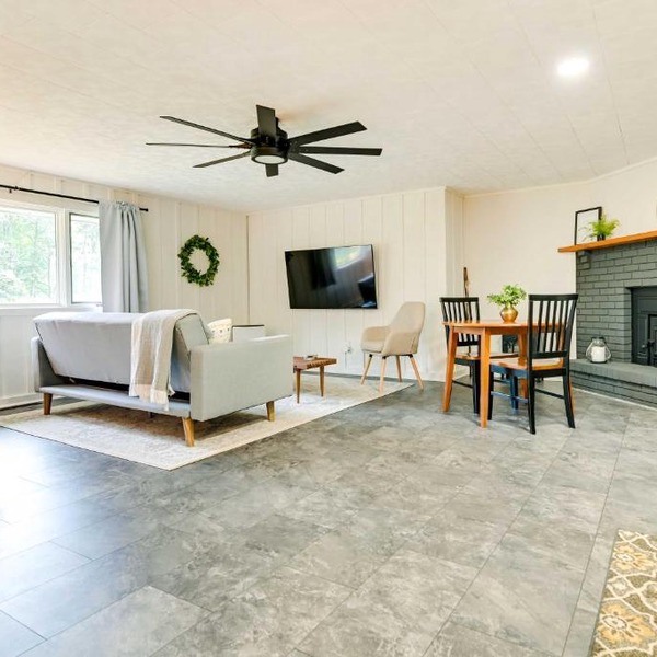 Modern Studio < 13 Mi to Saratoga Racetrack!