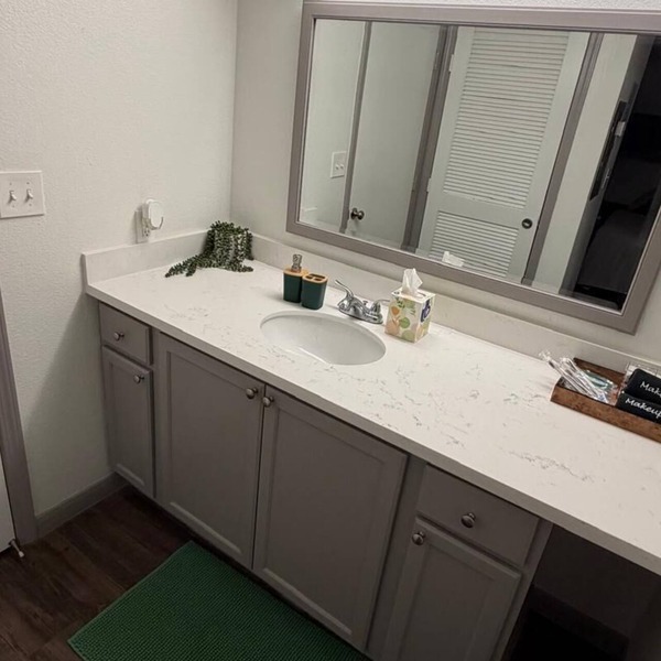 Modern Studio Apartment Pool & Gym Access Ideal for Relaxing Stays in Houston