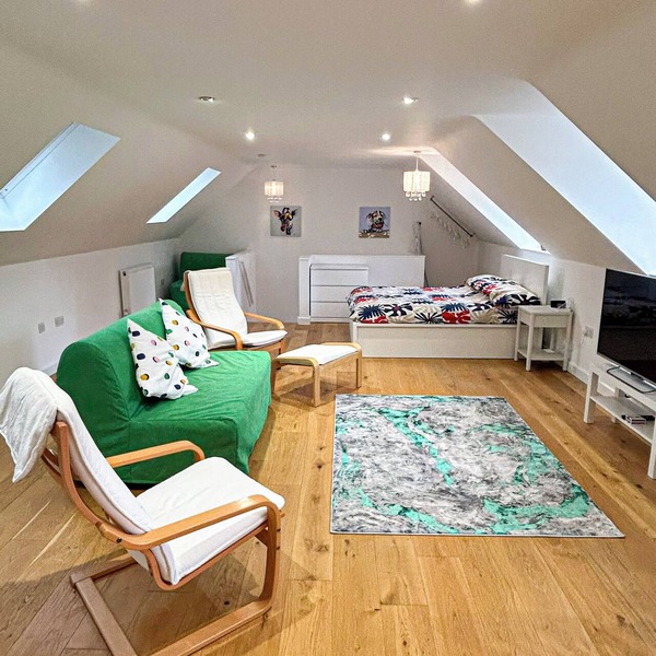 Modern Studio in Chandlers Ford