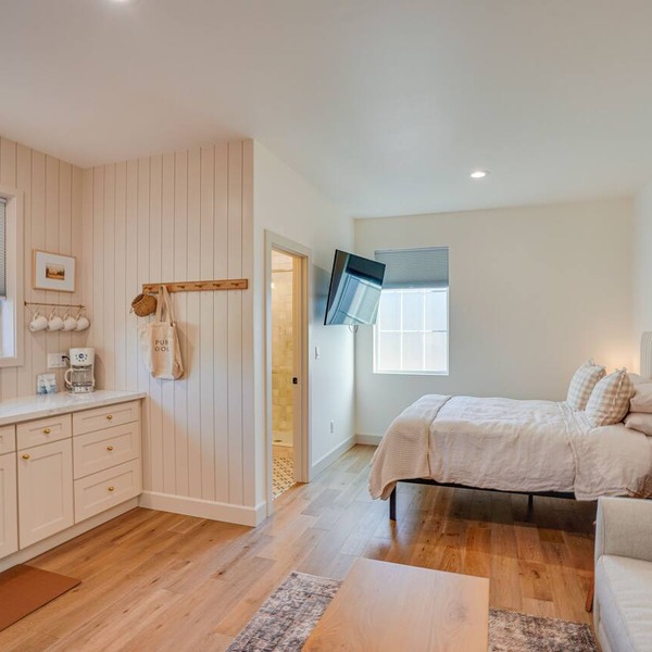 Modern Studio in Bend ~ 3 Mi to Sunriver Resort!