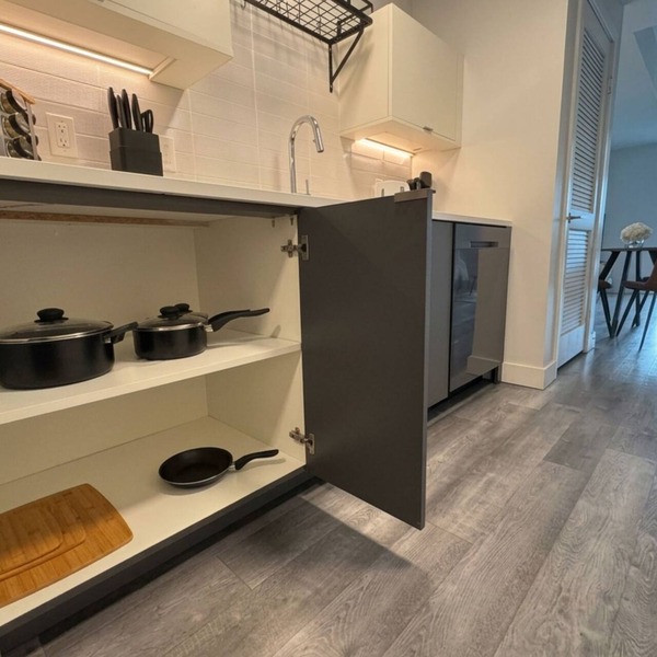 Modern Studio w/Parking/Fully Furnished/Prime Location/Monthly Stay