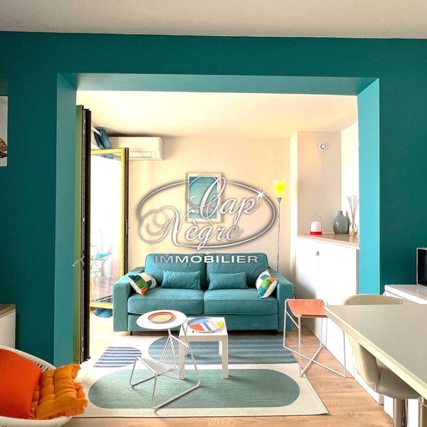 Modern studio with sea view and direct access to Cavalière Beach