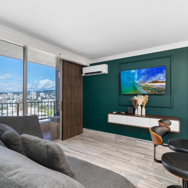 Modern Suite Free Parking View AC King Bed Kitchen