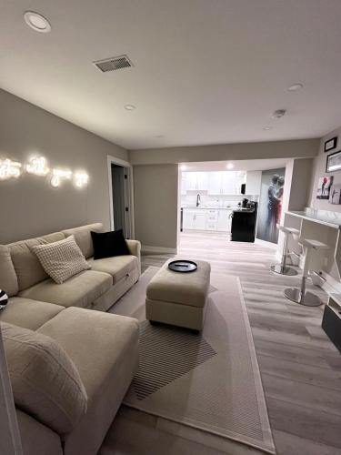 Modern Suite in Etobicoke - Near Airport & Downtown!