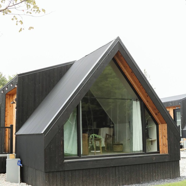 Modern Tiny Home 32 w/Hot Tub!
