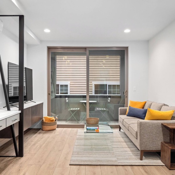 Modern Townhome in Walkable Ballard - 2 bedroom, 2 bathroom with AC