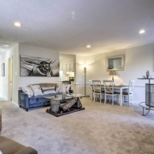 Modern Townhome w/Deck & Golf Course Views!