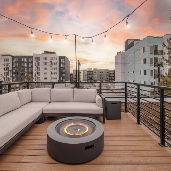 Modern Townhome w/Rooftop Deck, Walk to Greenlake
