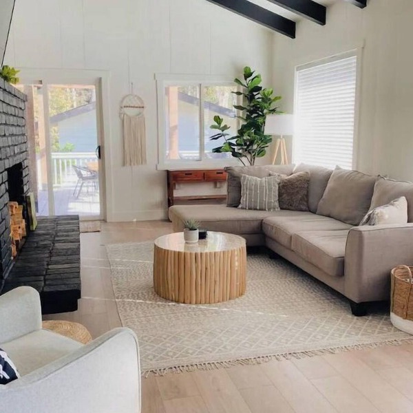 Modern & Tranquil ~ Mins to Coast ~ ♛Hot Tub ~ BBQ