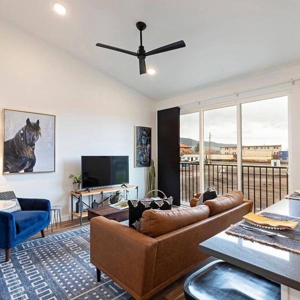 Modern upper level 2 Story Loft - Walk to Downtown Missoula