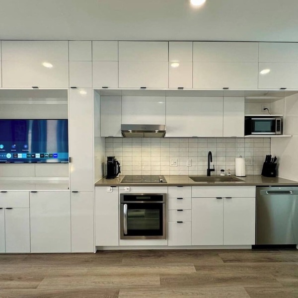 Modern Uptown Studio Near Downtown!