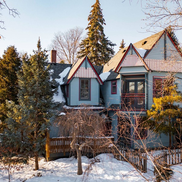 Modern Victorian on private secluded lot, spectacular views, centrally located!
