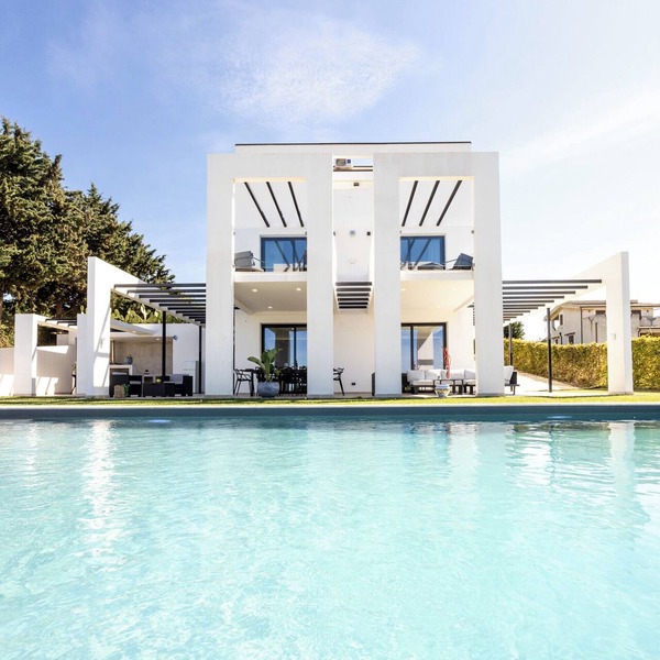 Modern Villa for Groups with Pool, Spa & Sea View | 13 Guests | Sicily