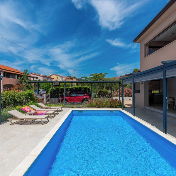 Modern Villa Karina with pool in a quiet location near Poreč